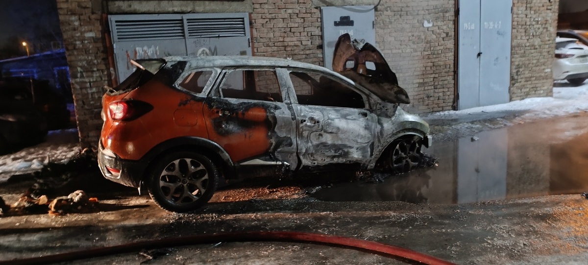     Ночью неизвестный сжег иномарку красноярской общественницы Марины Якубенко