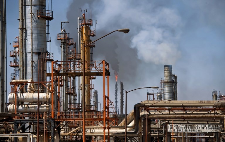 Пожар на нефтеперерабатывающем заводе в Баку