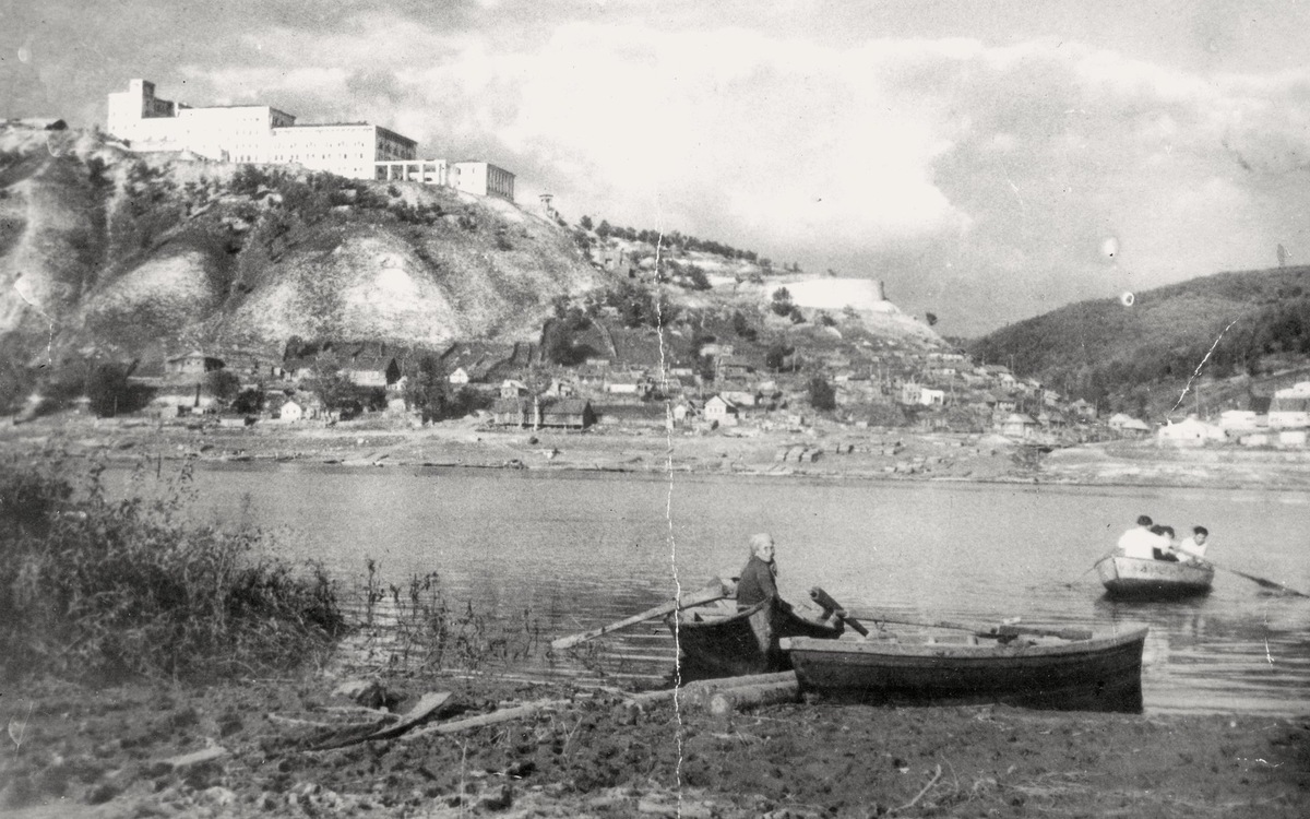 Здравница в Куйбышеве (Самара), вид с острова на Волге, прим. 1960-е годы