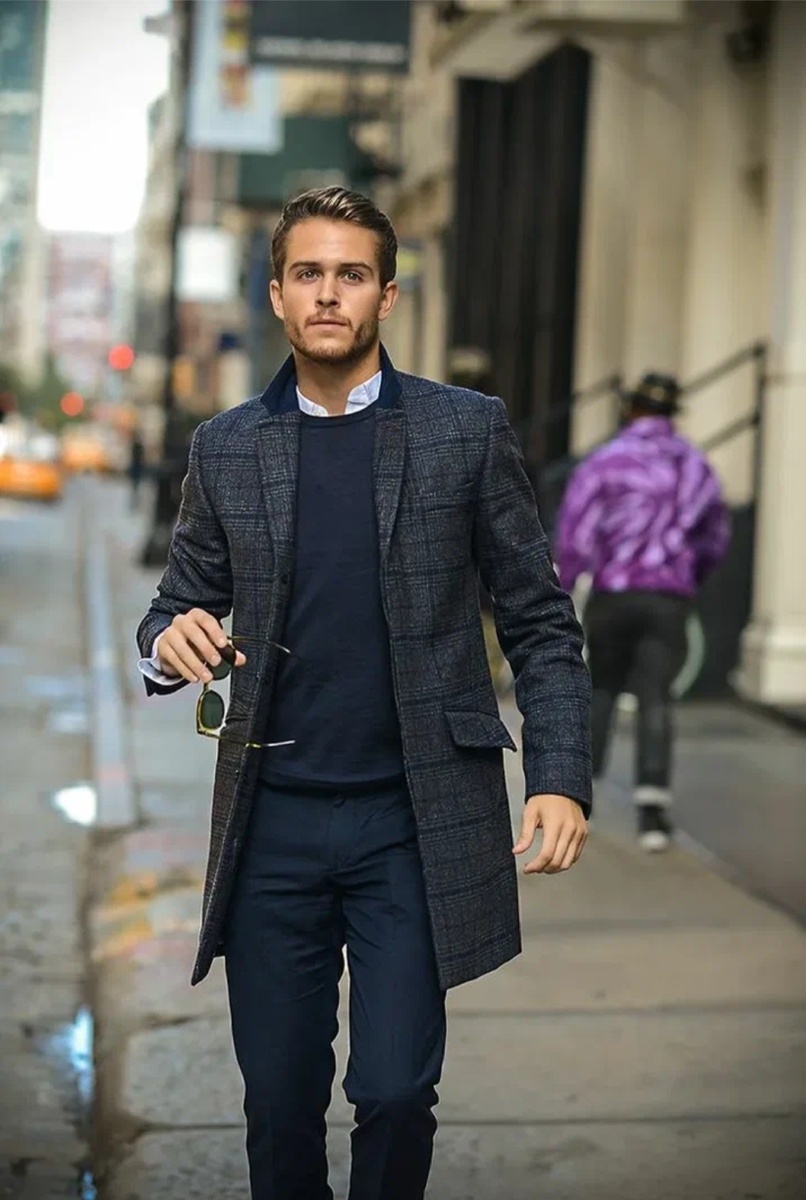 Юра собрался выехать в город и попал  в неприятную ситуацию