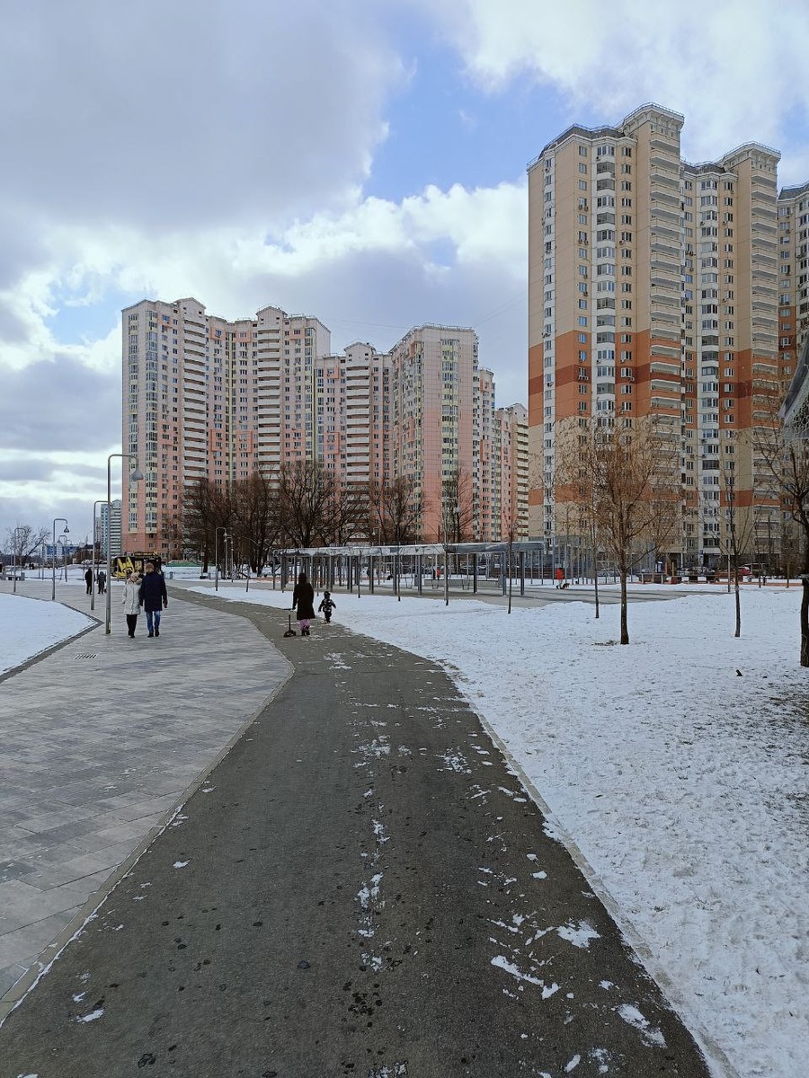 Набережная Москва-река.