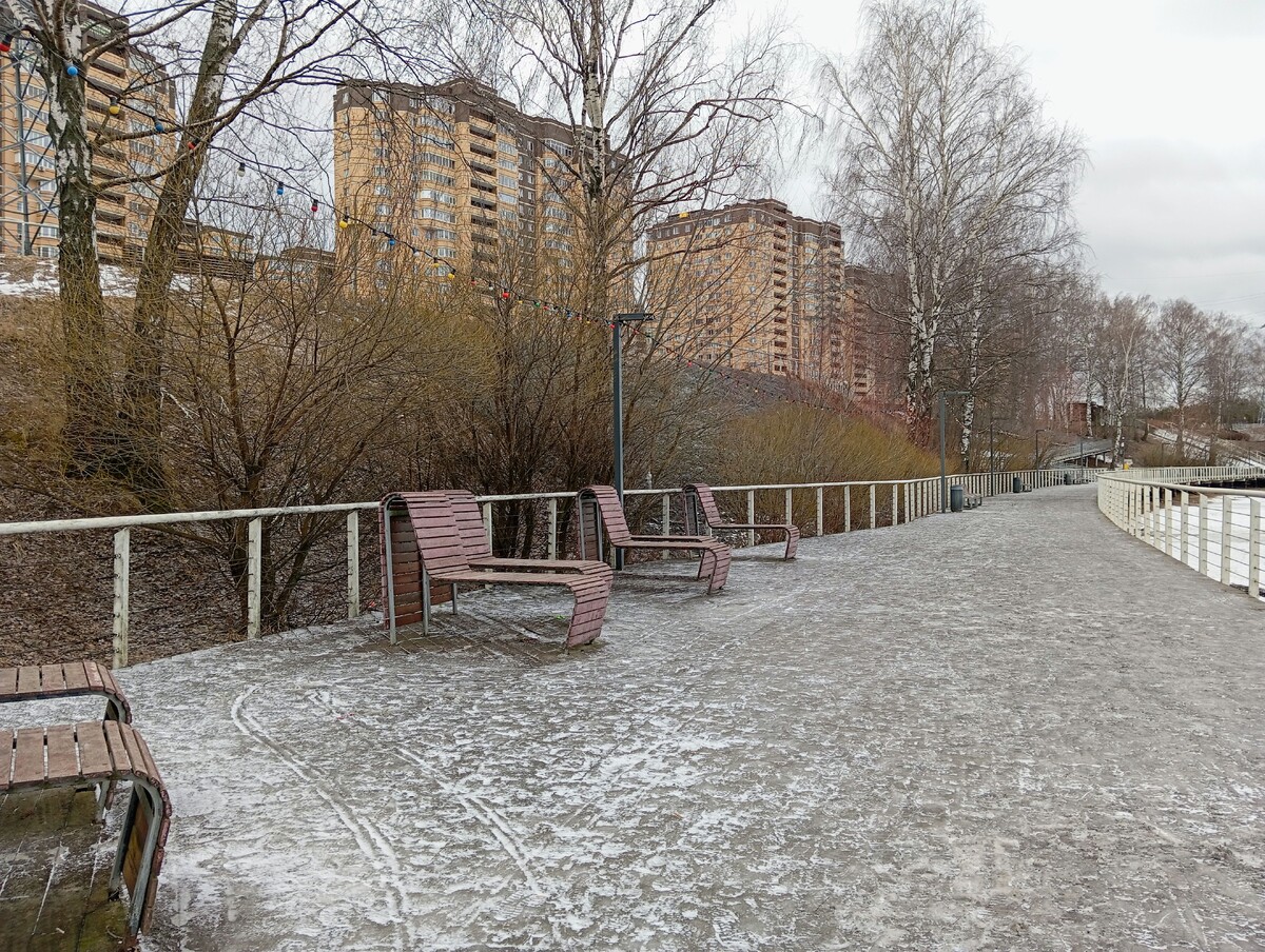 Шезлонги для загара. Но солнца не было