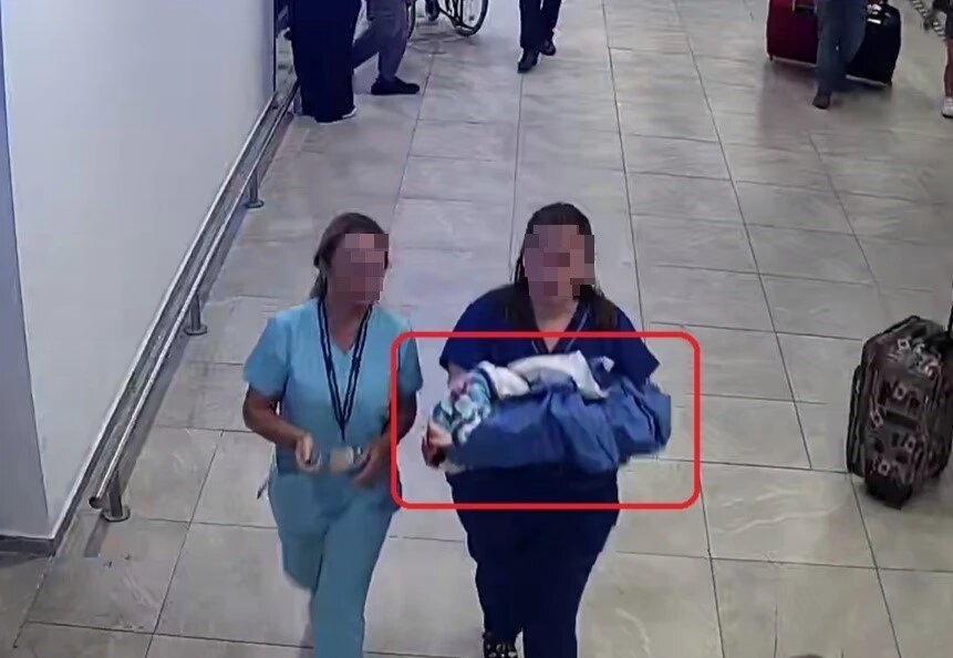 Турки были в шоке, когда нашли в туалете новорожденного младенца.