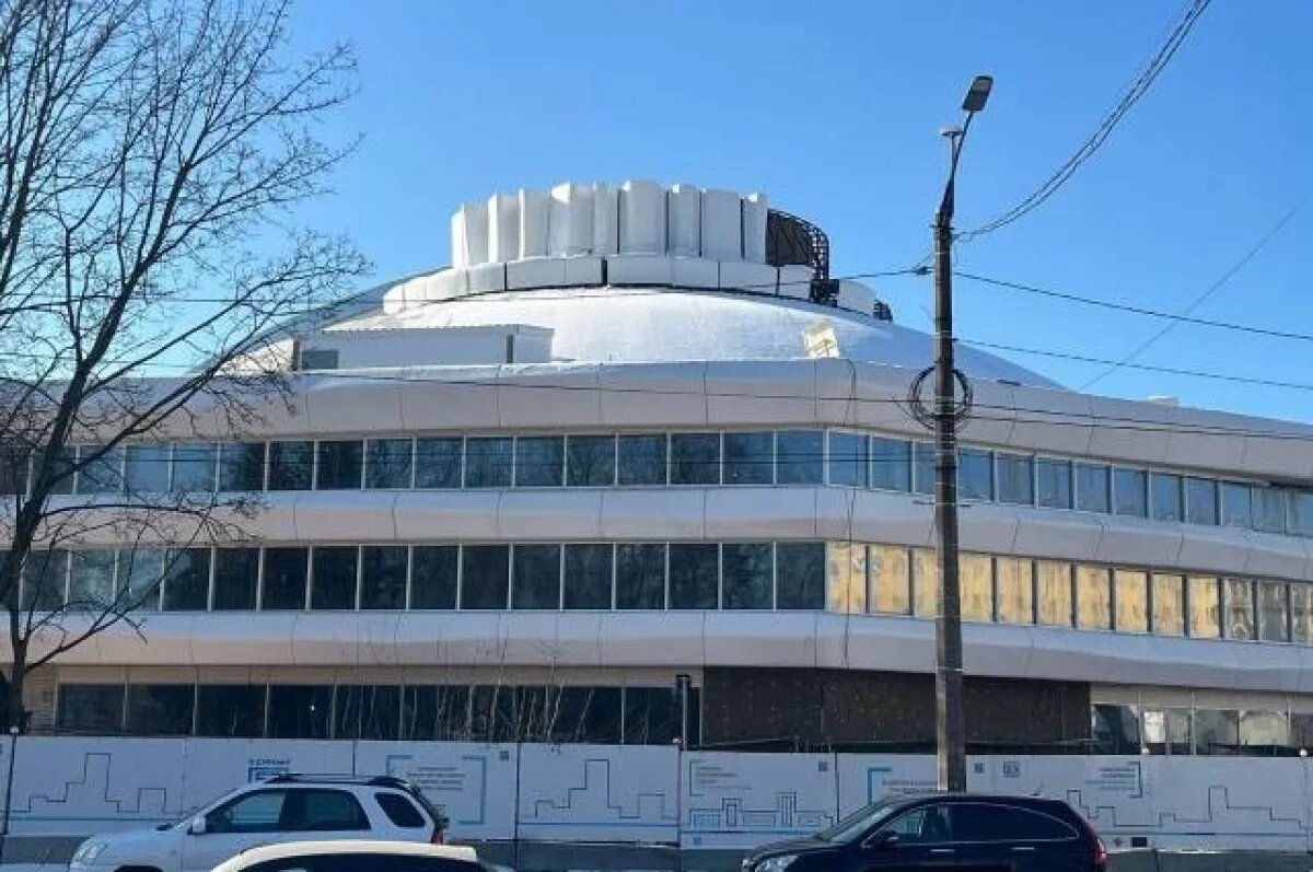    В Твери заканчивают монтировать 3D-элементы купола цирка