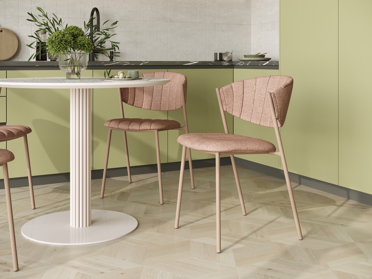 Фото интерьера: Модели мебели стулья Харпер, стол Stem, светильник Hygo