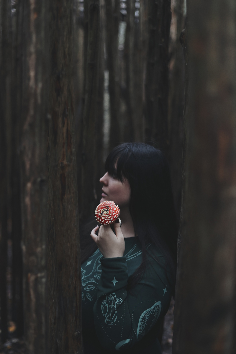 Валентина с грибами, фото художника