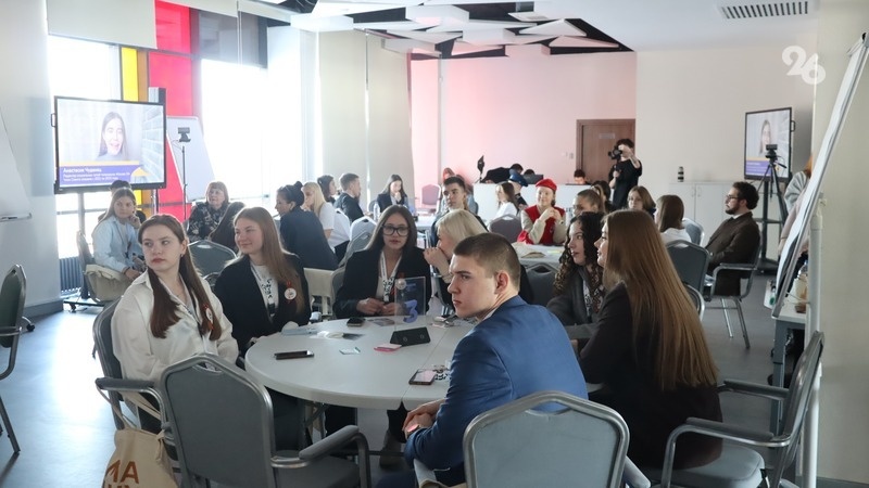    Ребята внимательно слушали героев и задавали вопросы Фото: Елизавета Боброва / / ИА «Победа26»