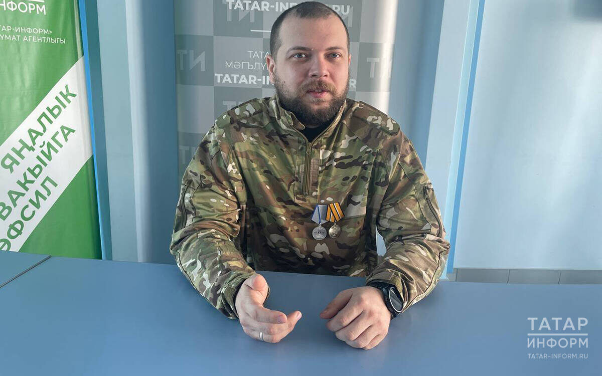 Максим Борисов вспоминает, как в конце ноября 2022 года им с товарищами удалось угнать БМП. Его группа зашла в посадку, уже были готовы к бою, но ВСУшники сбежалиФото: Дмитрий Шатров / Татар-информ