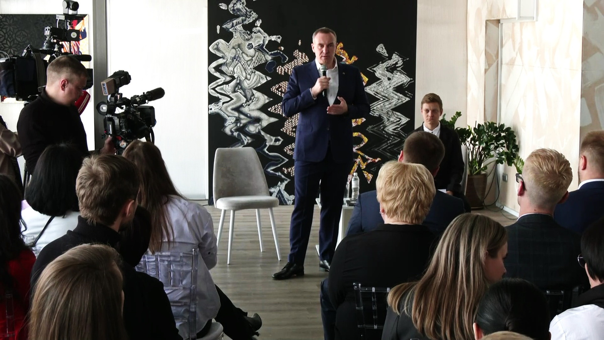    Руслан Кухарук встретился с представителями креативных индустрий в Сургуте