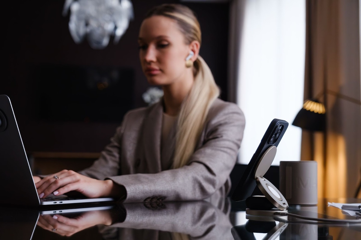 
1. Зарядная станция Magssory Disc Signature Edition 3в1: готовый комплект для стильной жизни