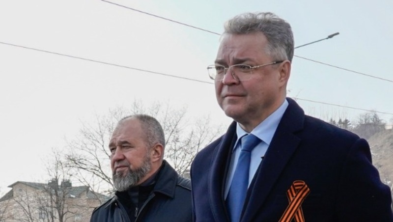    Губернатор Владимир Владимиров с подрядчиком на открытии моста в Пятигорске Фото: правительство Ставропольского края