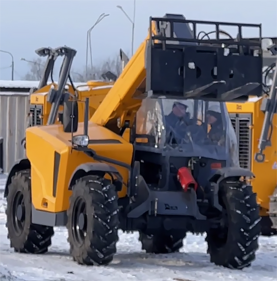 Телескопический погрузчик TL41-7 завода «ДСТ-Урал» (листайте галерею)