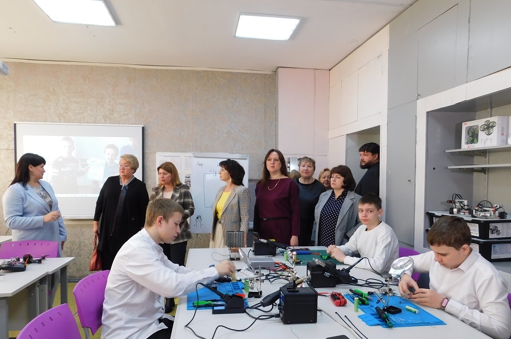    Участники совещания увидели образовательные площадки "Спутника". Фото Анны Зубаревой