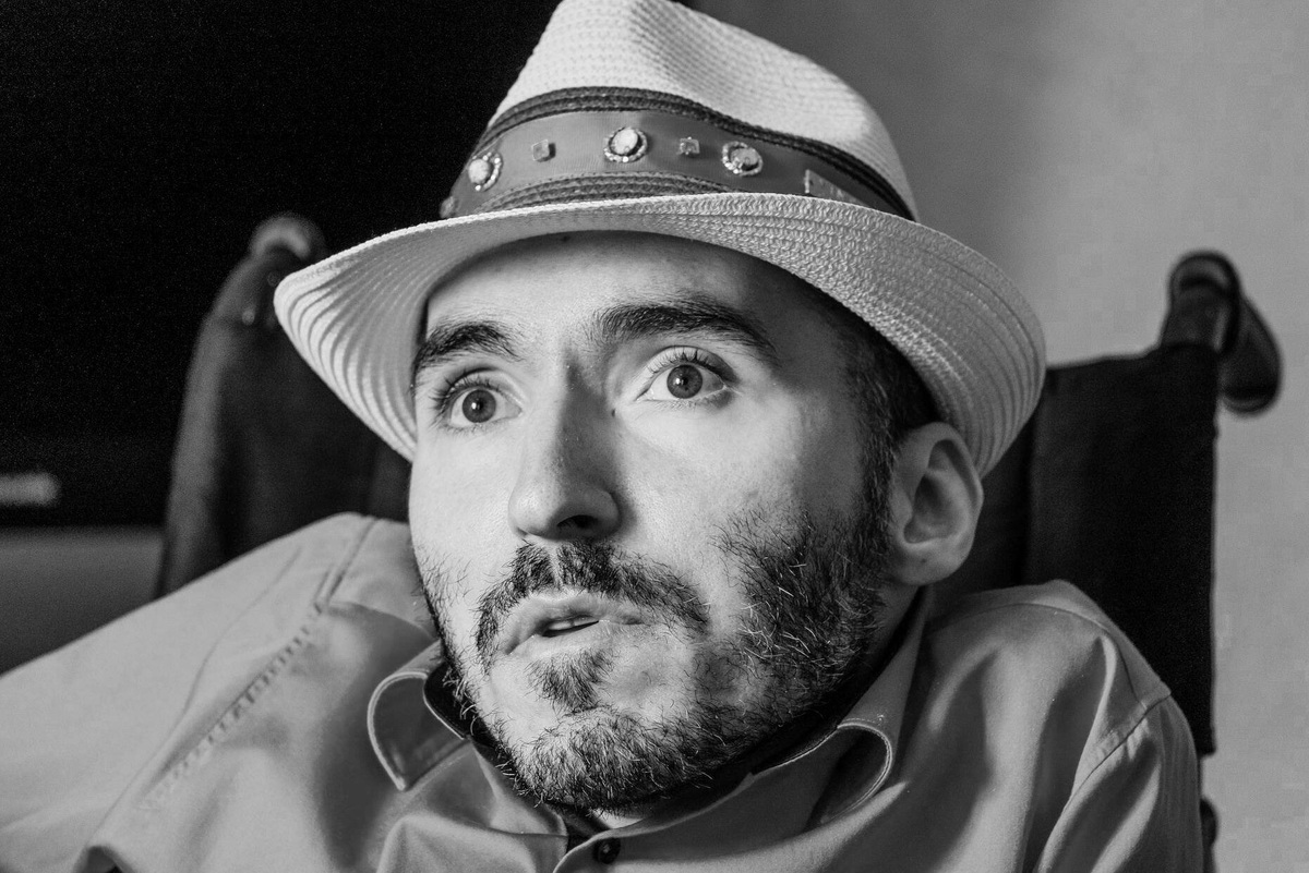     Умер в реанимации 41-летний художник, участник шоу «Пусть говорят» Вреж Киракосян