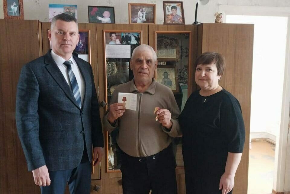  📷    В Бузулуке вручают юбилейные медали в честь 80-летия Победы в Великой Отечественной войне Марина Шарт