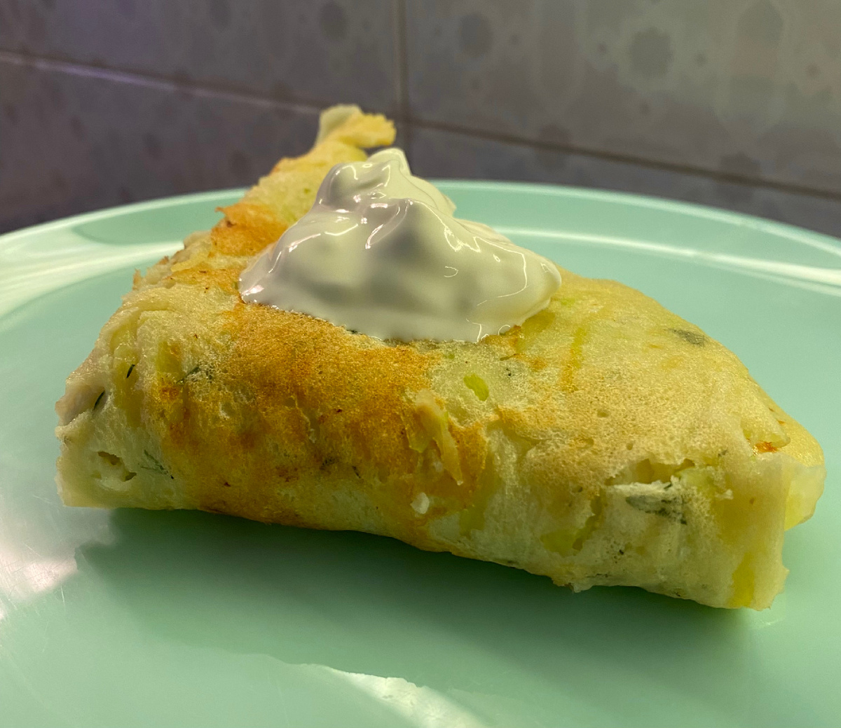 Вкусно и со сметанкой и без.