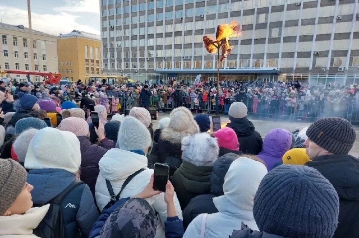    В Сыктывкаре на Стефановской площади было столпотворение.