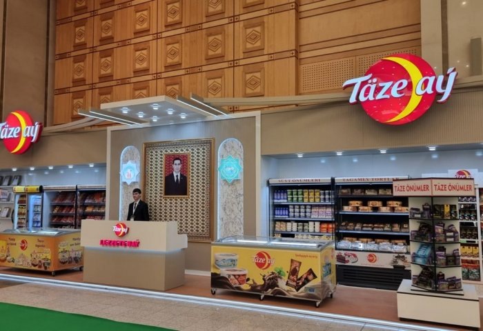 Стенд Täze Aý на Международной выставке продуктов питания, упаковки и сельскохозяйственной продукции «Агро-Пак Туркменистан-2024», 15 мая 2024 года, Ашхабад, Туркменистан (Фото: turkmenmetbugat.gov.tm)