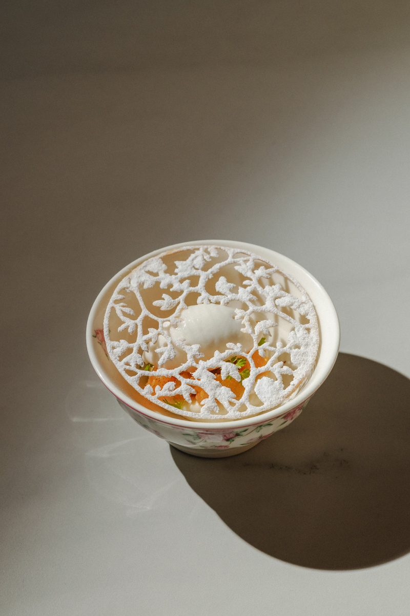 Pavlova десерт с юдзу и мандарином