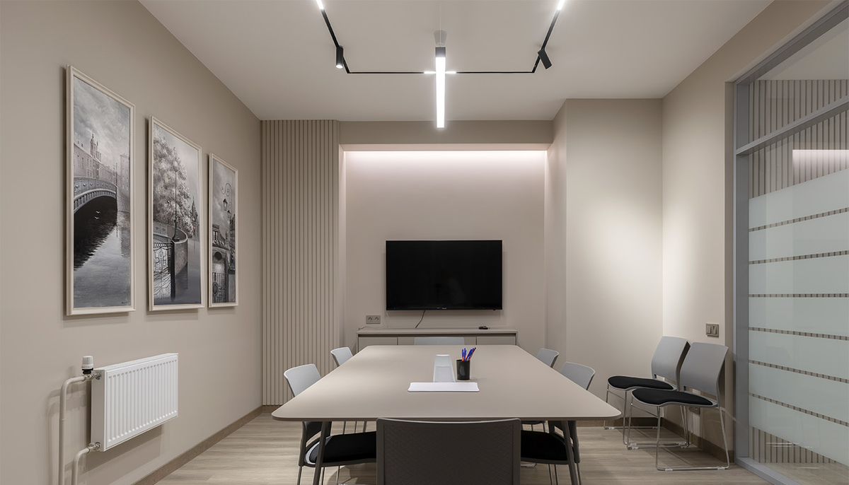 Переговорная из проекта BRIGHT BURO для юридической компании