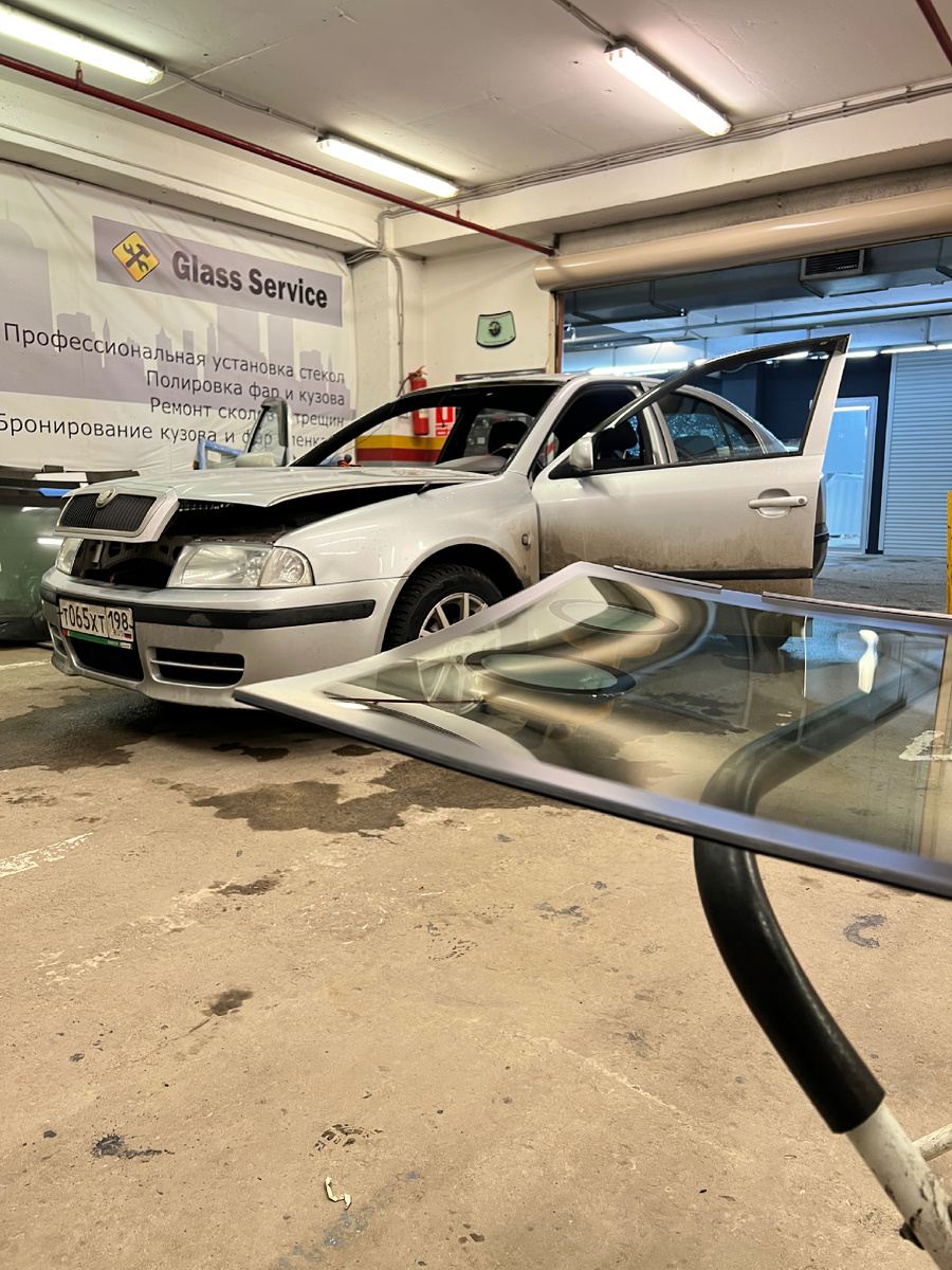 Замена лобового стекла Skoda Octavia Tour