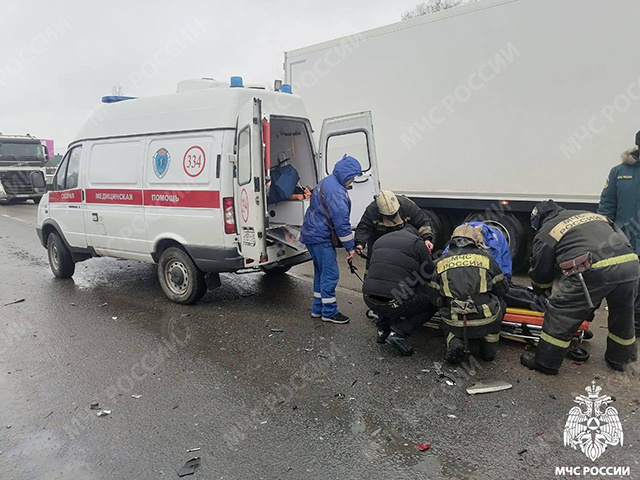 3 женщины пострадали при столкновении шести машин в Тверской области