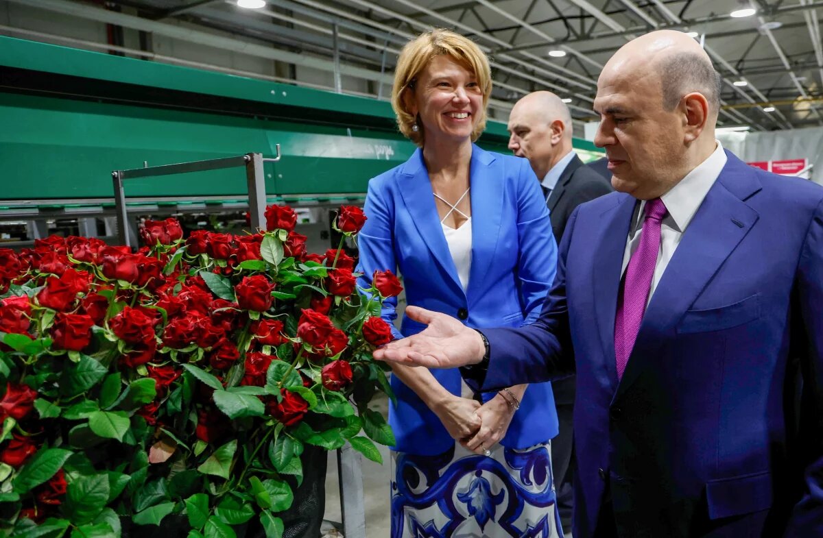    Мишустин заявил, что Западу не удалось лишить российских женщин цветов