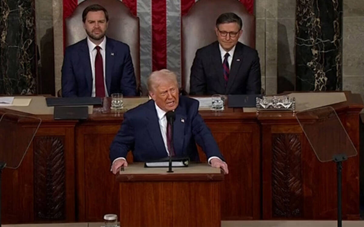 Речь Трампа длилась около 99 минут, установив рекорд как самое продолжительное выступление президента США за последние 40 летФото: скриншот видео