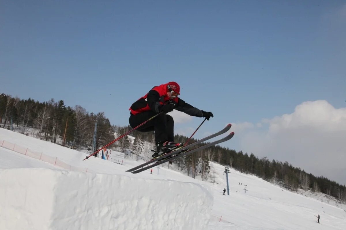   Туризмом нужно заниматься.