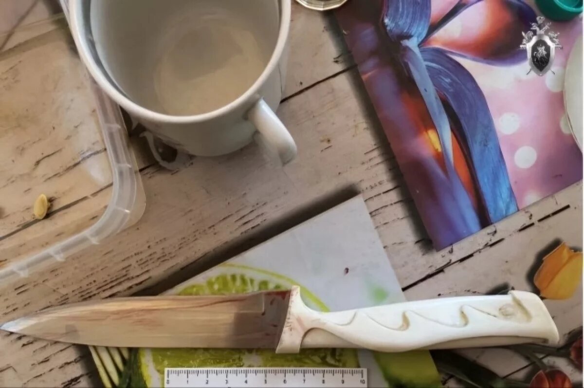    Житель Сатки напал с ножом на знакомого и задушил его