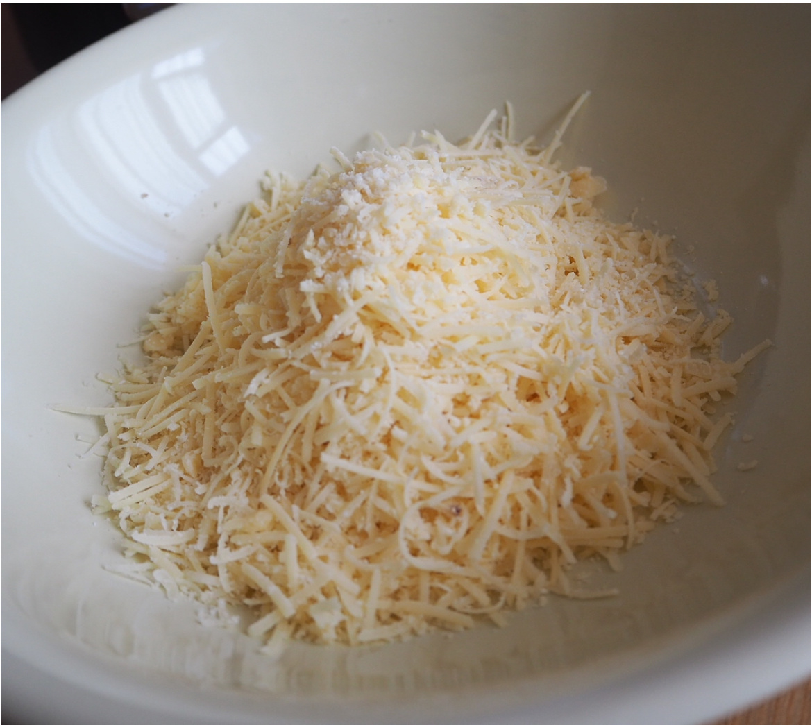 Сыр на терку.