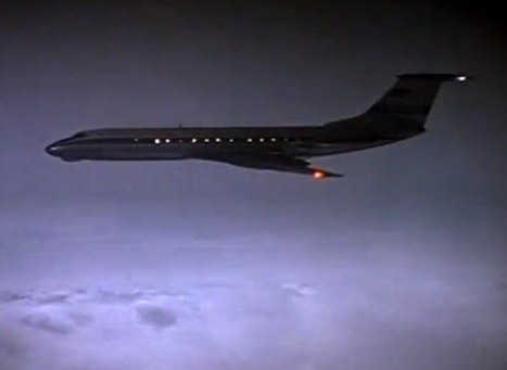 «– Предположим, вы не помните, как попали в самолет. Но как вы вышли оттуда, вы должны помнить?! – П-помнить д-должен… но я не помню»