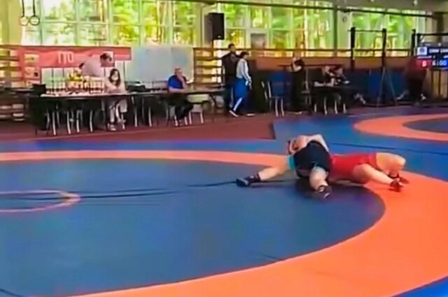 О спортивном прошлом напоминают лишь фотографии. Фото: Скриншот