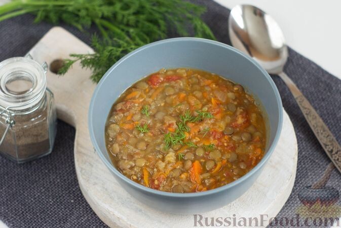 чечевица красная, чечевица зелёная, помидоры консервированные в собственном соку, чеснок, лук репчатый, морковь, масло растительное, соль, базилик, орегано, эстрагон, перец чёрный молотый, лимон