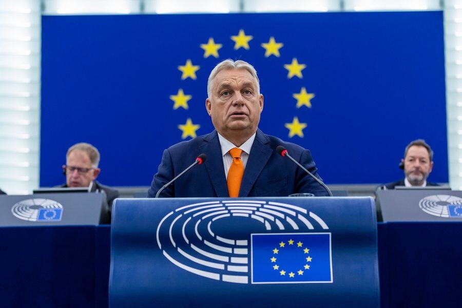    Премьер-министр Венгрии Виктор Орбан во время выступления на пленарной сессии Европейского парламента / Источник: © CHRISTOPHE PETIT TESSON/EPA/ТАСС
