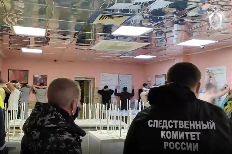 Всех реабилитантов, находившихся в центре, распустили по домам. Фото: скрин с видео СУ СКР по Пермскому краю.