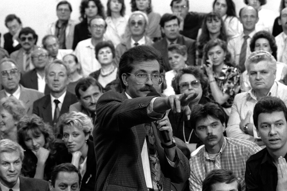 Владислав Листьев во время съемок популярной телепередачи "Тема". Фото Николая Малышева (ИТАР-ТАСС)