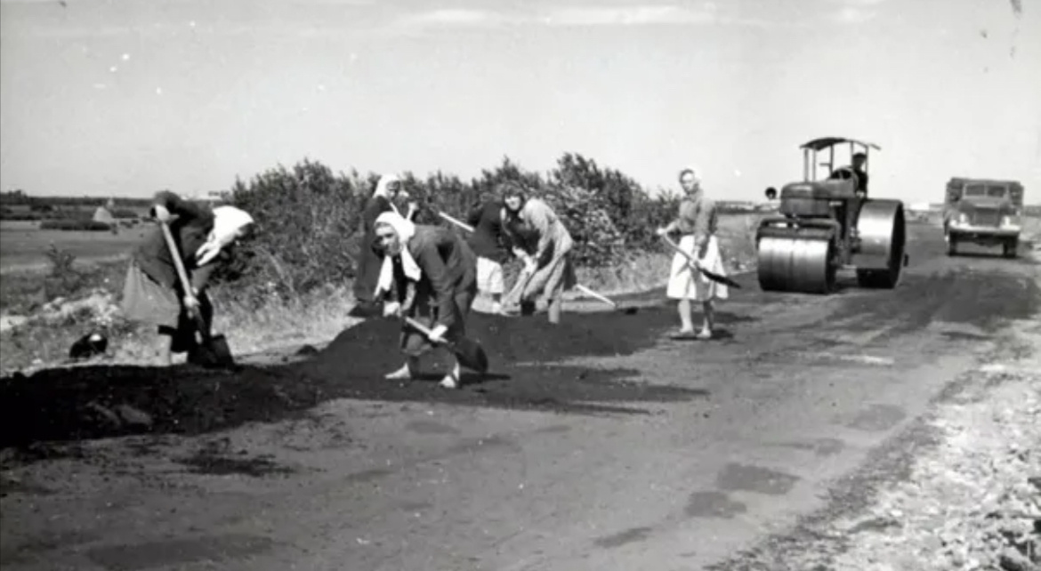 На асфальтоукладочных работах с первым мужем Мария впервые проявила свою силу и организаторский талант. Архивное фото