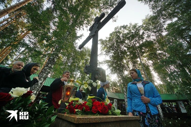 Памятный крест на месте расстрела царской семьи. Фото: Алексей БУЛАТОВ