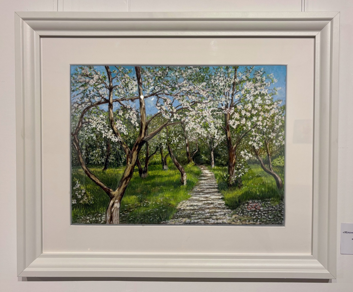 Елена Климова «Яблоневый сад в Коломенском» (2023), картон, пастель , 47х57 см