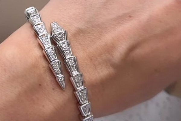    Подарок от жениха Семенович, фото: соцсети