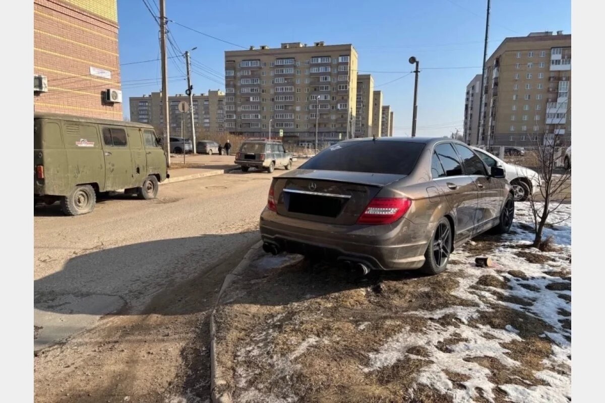    Смолян просят не парковать автомобили на зелёных зонах