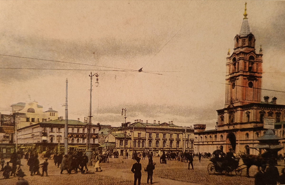 Перед вами 5 исторических фотографий в галерее, нажимайте и смотрите, достаточно кликнуть на стрелочку вправо!