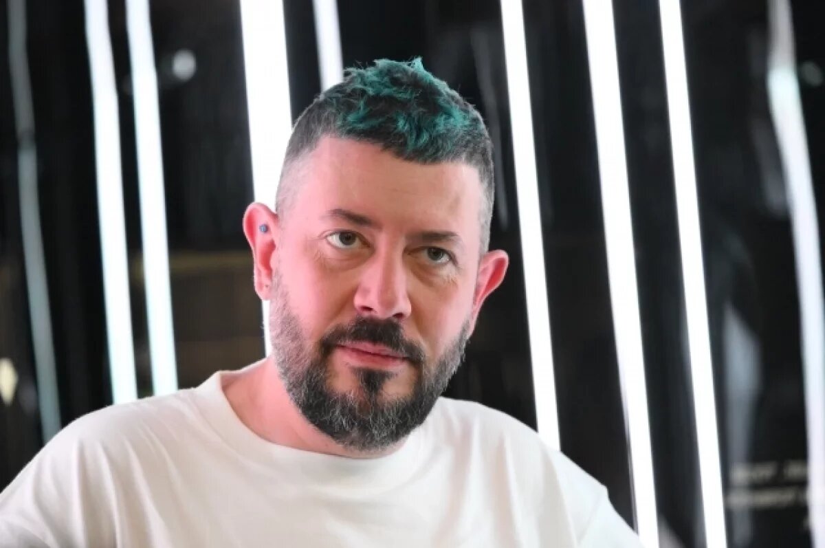    Дизайнер Лебедев заявил, что уехавшие из РФ артисты имеют право вернуться