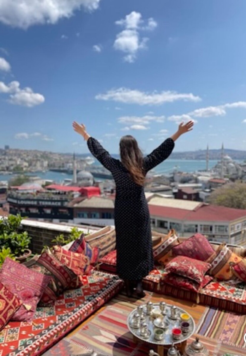 На крыше Стамбула, вид и правда потрясает