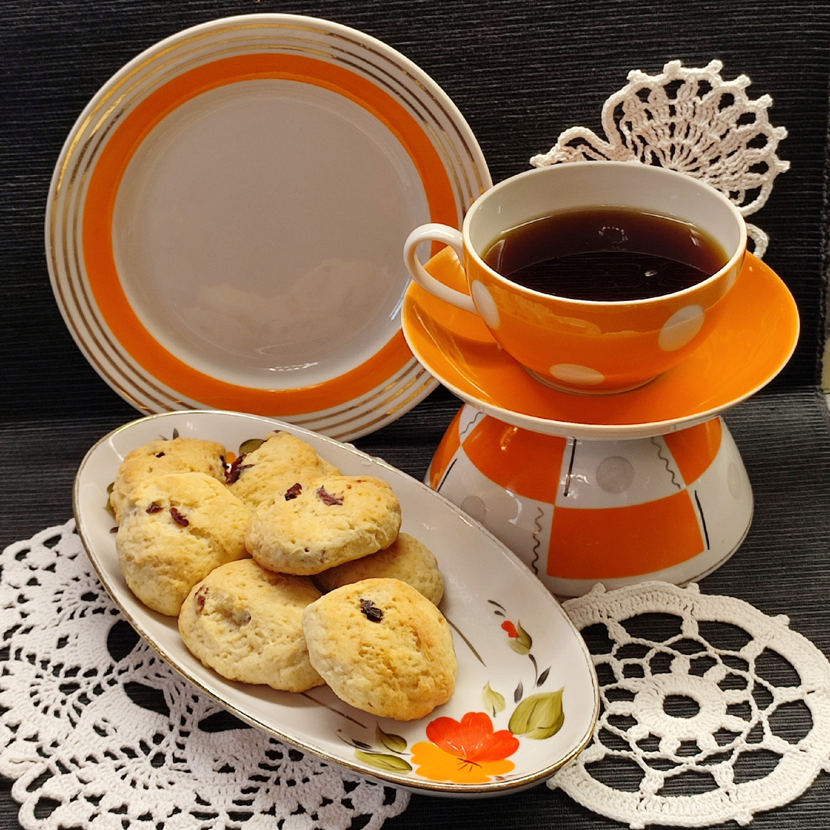 Я бы не отказалась от чаепития 😋 Но я и не отказалась 😸