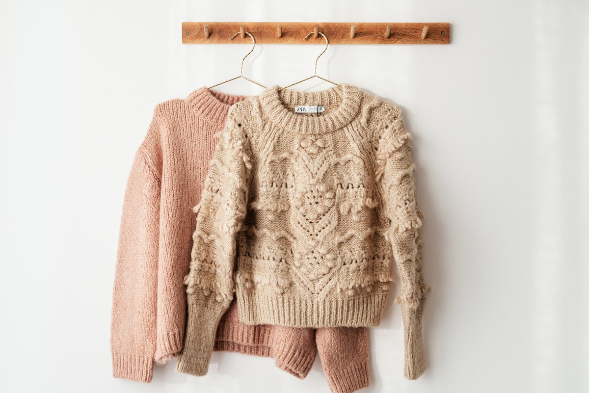     Многие об этом забывают: эксперт рассказал о трех главных ошибках и любимых способах хранения зимней одежды и обуви