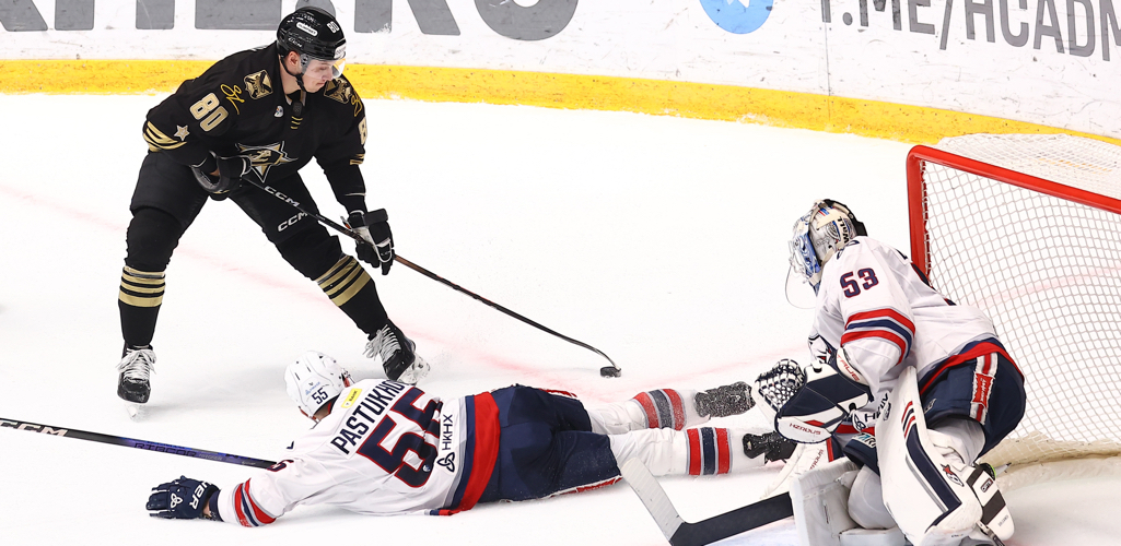 Архивное фото игры ХК "Адмирал".