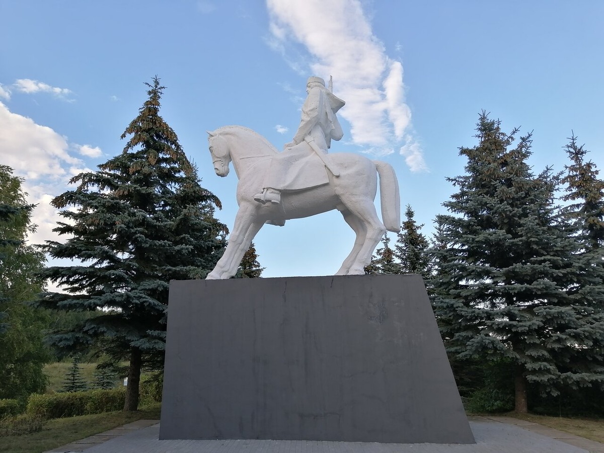 Фото из интернета: один из таких вот памятников. 