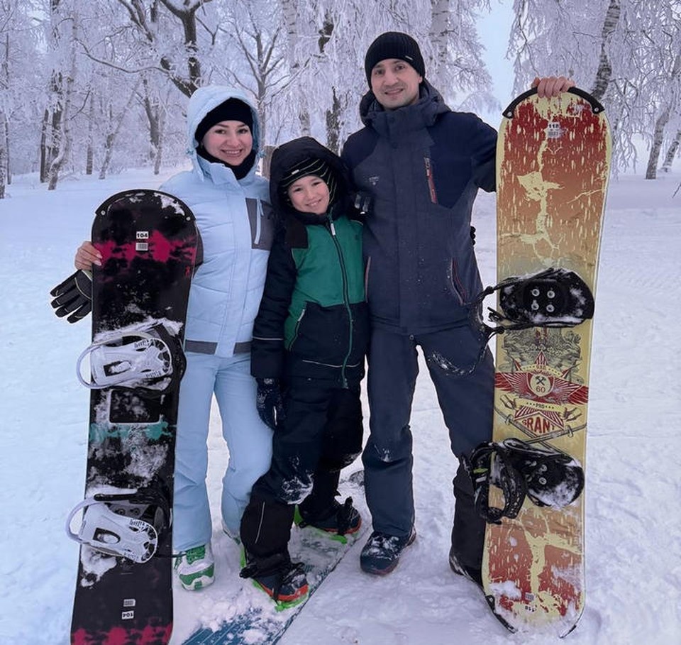 В свободное от учебы время Амир занимается спортом и учится играть на музыкальных иснтрументах. На фото: семья Магадеевых с сыном